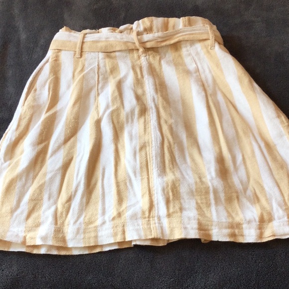 Hollister yellow and white linen striped skirt, small. - Picture 5 of 5